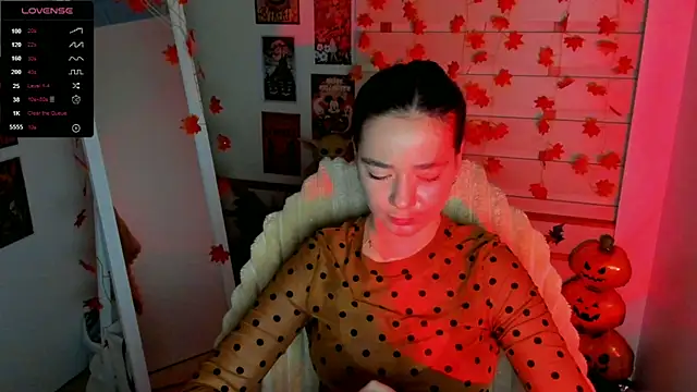 Snapshot of Bella_XO chatting on November 10, 2025, 8:02 am Bella XO online show from November 10, 2025, 8:02 am