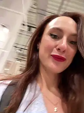 Snapshot of Dina_Tease chatting on December 19, 2024, 9:18 am Dina Tease online show from December 19, 2024, 9:18 am