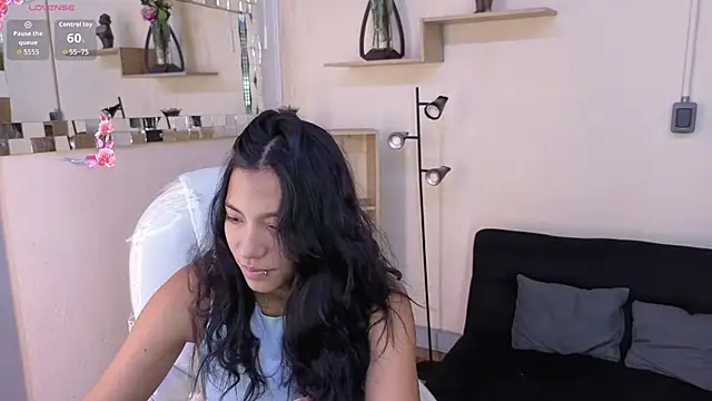 Saray reyes online show from November 7, 2025, 11:43 am