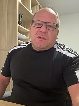 coupleLatinaLovers online show from October 6, 2025, 5:05 am