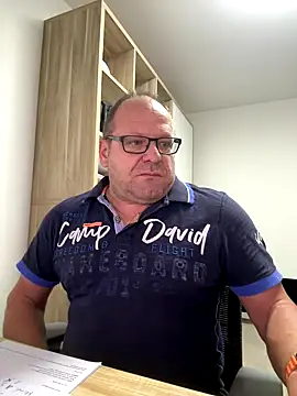 coupleLatinaLovers online show from October 7, 2025, 5:04 am