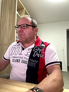 coupleLatinaLovers online show from December 3, 2025, 6:10 am