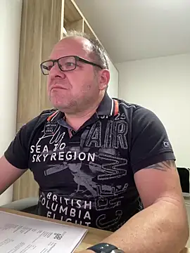 coupleLatinaLovers online show from February 6, 2026, 6:29 am