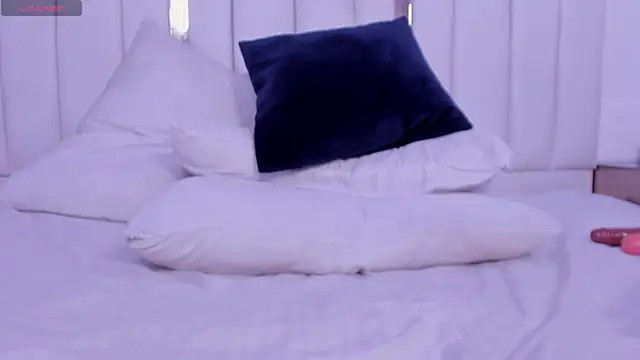 chloe zulay online show from April 13, 2026, 3:01 am