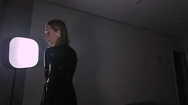 vinylstore online show from November 30, 2025, 5:50 pm