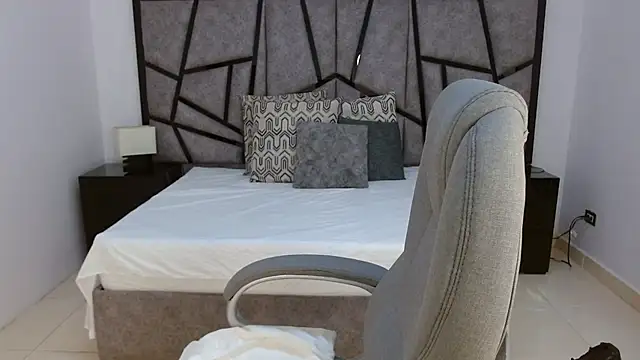 adhara cortez online show from April 8, 2026, 8:53 pm