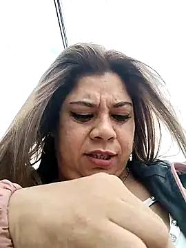 Laura-Hernandez online show from October 9, 2025, 4:27 pm