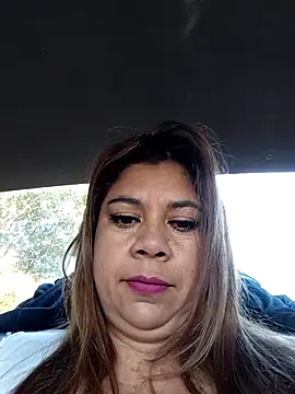 Laura-Hernandez online show from November 9, 2025, 12:47 pm