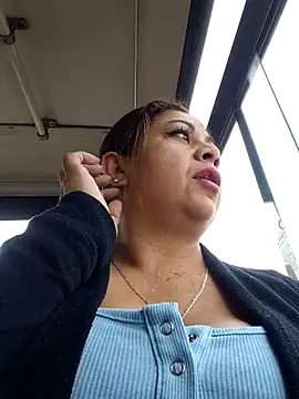 Laura-Hernandez online show from April 13, 2026, 2:55 pm