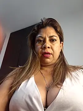 Laura-Hernandez online show from May 14, 2026, 9:10 pm
