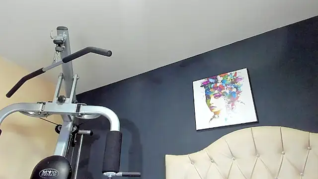 Kenia Fox online show from March 6, 2025, 7:14 am