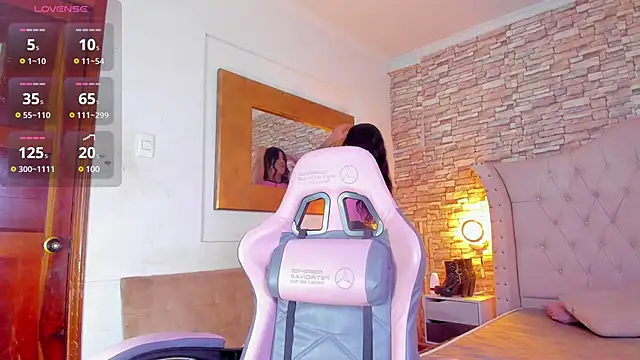 Kenia Fox online show from March 9, 2025, 4:27 am