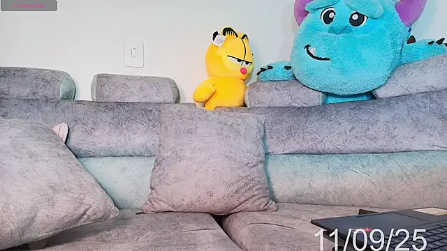 Kenia Fox online show from September 12, 2025, 8:58 am