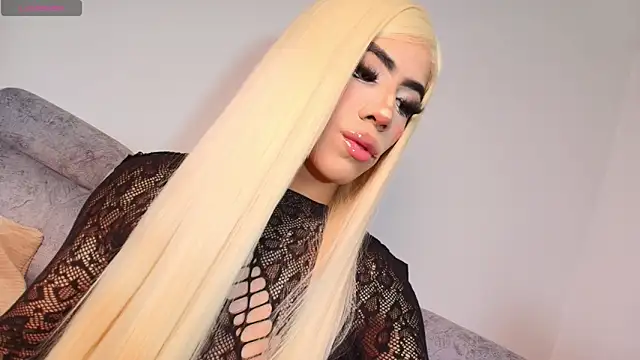 Kenia Fox online show from October 30, 2025, 1:23 pm