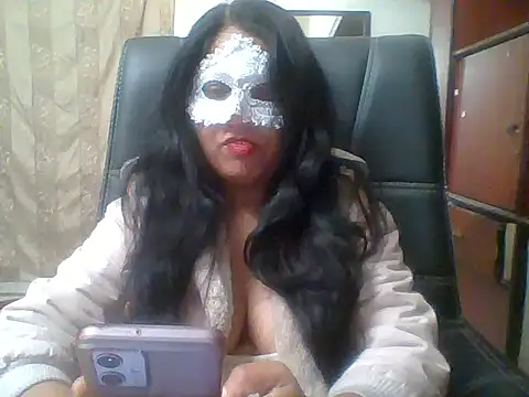 kamayanisingh24 online show from January 17, 2025, 5:08 pm