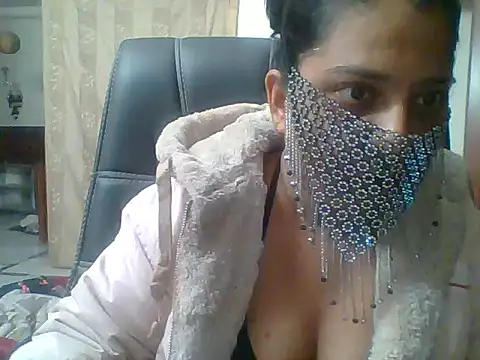 kamayanisingh24 online show from January 18, 2025, 5:26 pm