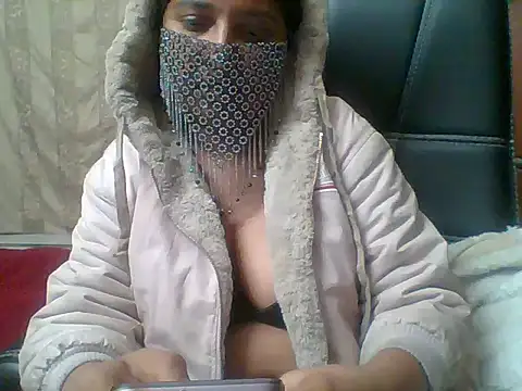 kamayanisingh24 online show from January 20, 2025, 8:18 pm