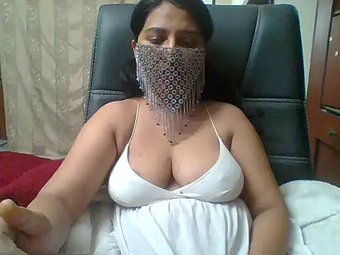 kamayanisingh24 online show from January 25, 2025, 3:41 pm