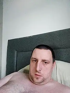 Snapshot of HE-M123 chatting on December 16, 2025, 4:12 pm HE-M123 online show from December 16, 2025, 4:12 pm