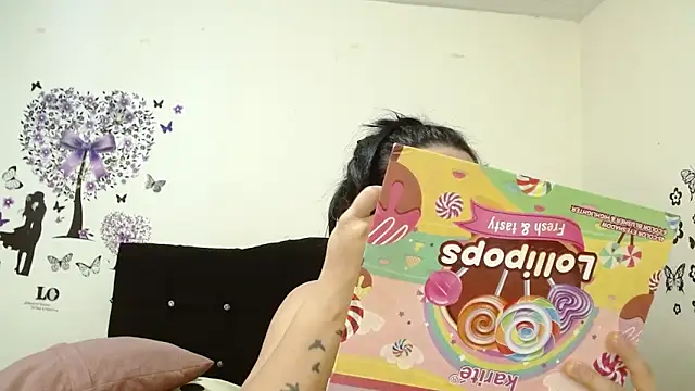 Snapshot of jeff_and_jade chatting on October 1, 2025, 11:27 am jeff and jade online show from October 1, 2025, 11:27 am