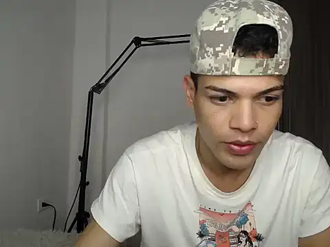 Snapshot of SWEET_MIGUEL chatting on October 1, 2025, 11:44 pm SWEET MIGUEL online show from October 1, 2025, 11:44 pm