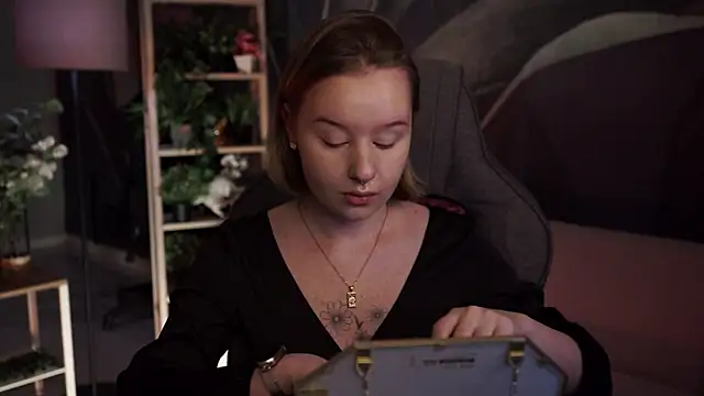 AdeleLoomis online show from November 15, 2025, 2:09 am