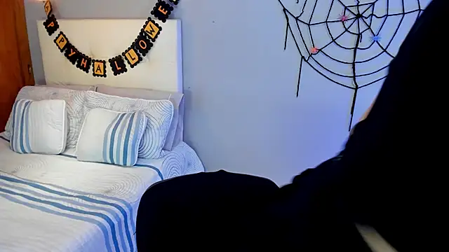 Maia W10 online show from October 27, 2025, 12:20 pm