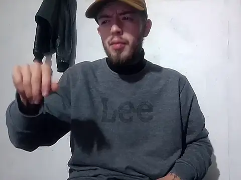 Snapshot of Aaronkiller chatting on December 18, 2024, 1:45 pm Aaronkiller online show from December 18, 2024, 1:45 pm