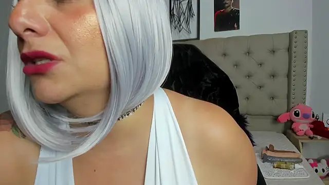 Snapshot of AngeleRoux chatting on January 31, 2025, 2:26 am AngeleRoux online show from January 31, 2025, 2:26 am