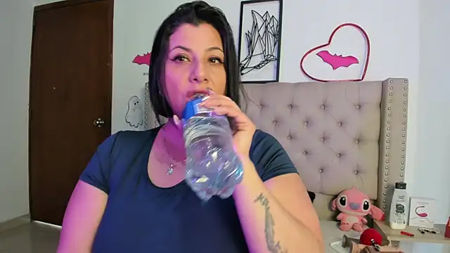 AngeleRoux online show from October 15, 2025, 2:28 pm