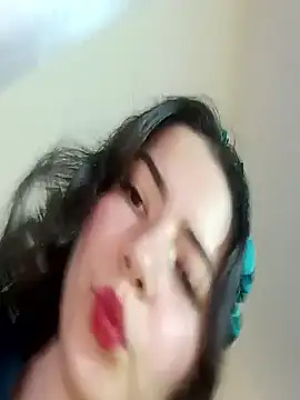 sweetieandjuicyy online show from November 15, 2025, 7:32 pm