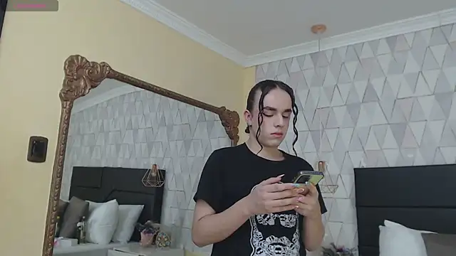 JustinePerry online show from October 3, 2025, 3:47 am