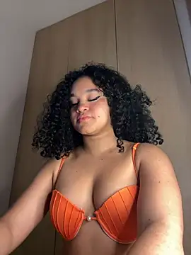 Snapshot of Lucy_wilson5 chatting on December 26, 2024, 3:27 am Lucy wilson5 online show from December 26, 2024, 3:27 am