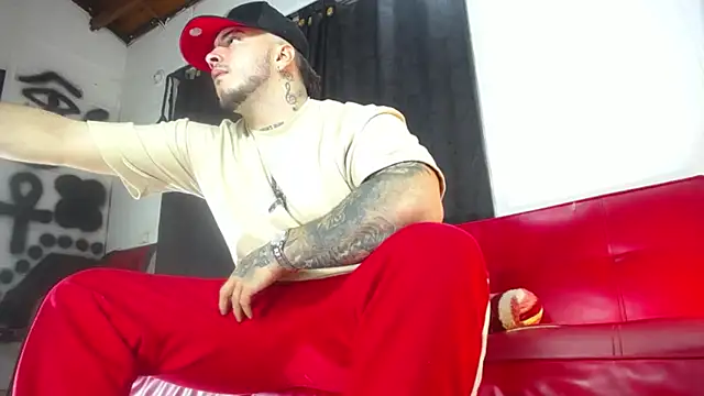 Snapshot of Dexter-T chatting on December 3, 2024, 6:04 am Dexter-T online show from December 3, 2024, 6:04 am