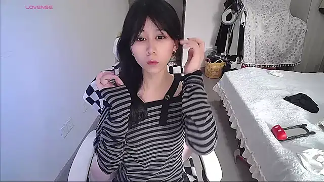 CN-Doudou online show from April 13, 2026, 3:23 am