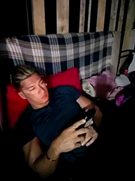 Lovely milk online show from November 5, 2025, 9:26 pm