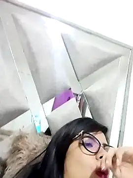 evelingjoyy online show from December 19, 2025, 9:44 pm