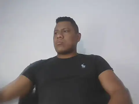 latinblack01 online show from October 6, 2025, 2:03 pm