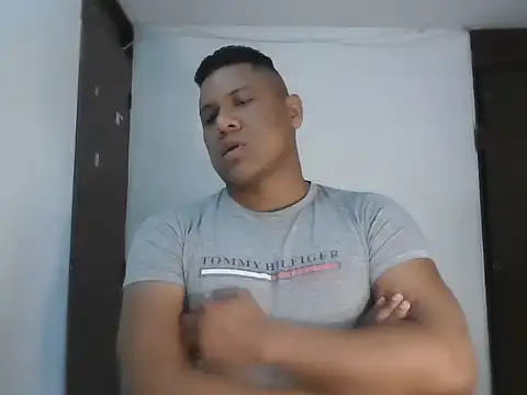 latinblack01 online show from November 10, 2025, 9:47 pm