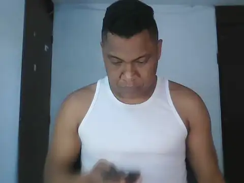 latinblack01 online show from November 12, 2025, 2:50 pm