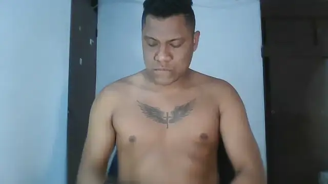 latinblack01 online show from November 14, 2025, 2:38 pm