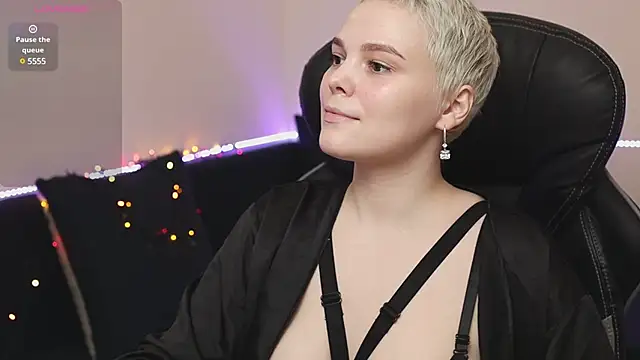 LikaBerry1 online show from December 11, 2024, 8:28 pm