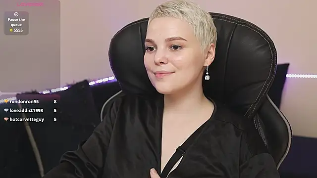 LikaBerry1 online show from December 11, 2024, 11:32 pm