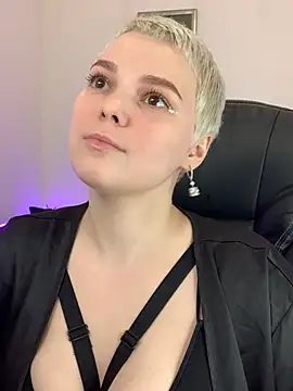 LikaBerry1 online show from December 17, 2024, 10:22 pm