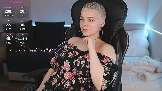 LikaBerry1 online show from February 4, 2025, 4:08 pm