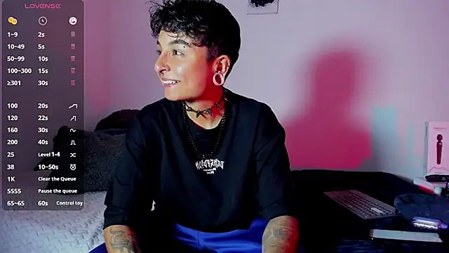 Snapshot of ZuryRamirez_ chatting on January 4, 2025, 11:59 pm ZuryRamirez online show from January 4, 2025, 11:59 pm