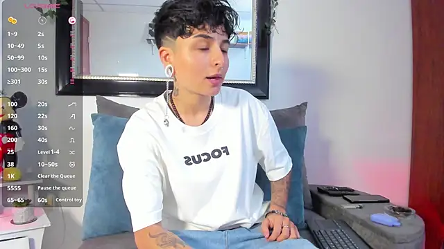 Snapshot of ZuryRamirez_ chatting on January 9, 2025, 7:29 pm ZuryRamirez online show from January 9, 2025, 7:29 pm