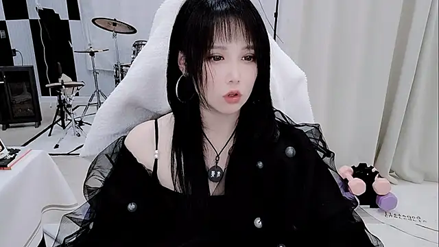 Vaness-a online show from April 3, 2026, 6:28 pm