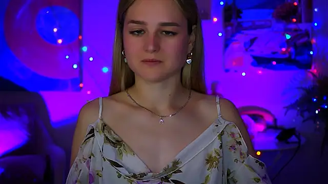 DeboraLarson online show from October 11, 2025, 5:28 am