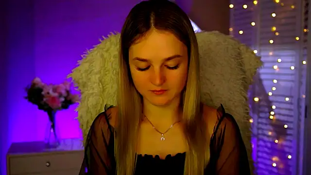 DeboraLarson online show from November 28, 2025, 4:15 am